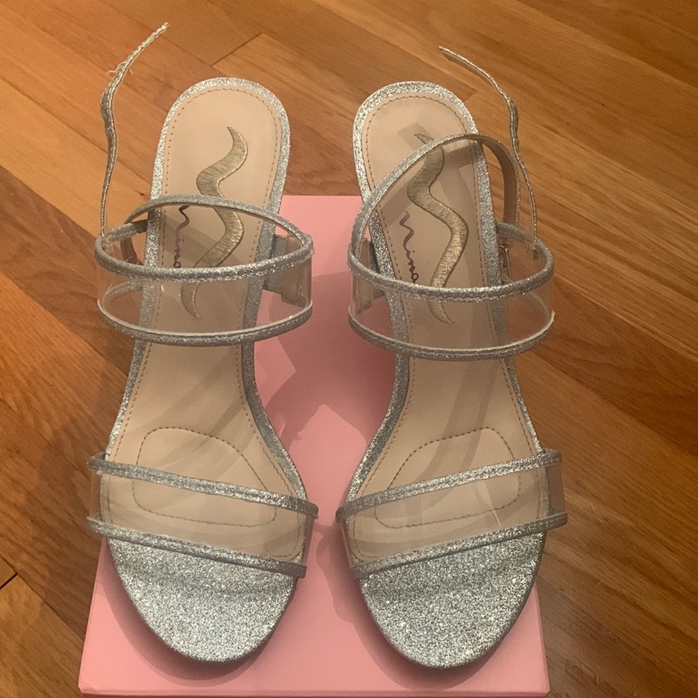 Nina silver strappy women’s sandals size 8